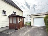 Geschützter Eingang+Garage mit elektr. Antrieb - 
