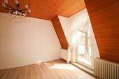 Esszimmer (1) - Preiswerte 4-Zi.-Dachgeschosswohnung in urbaner Lage zur individuellen Gestaltung!