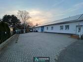 Haus mit Gewerbeeinheit - 