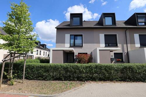 Front - 5 Zimmer Reihenendhaus zum Kaufen in Kaltenkirchen