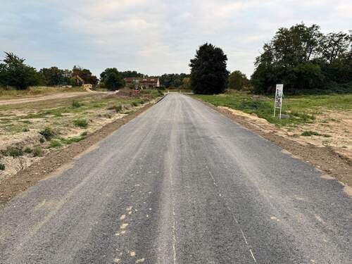 Neue Straße - Kein Abriss, keine Bäume-Bauträgerfrei mit Bebauungsplan!