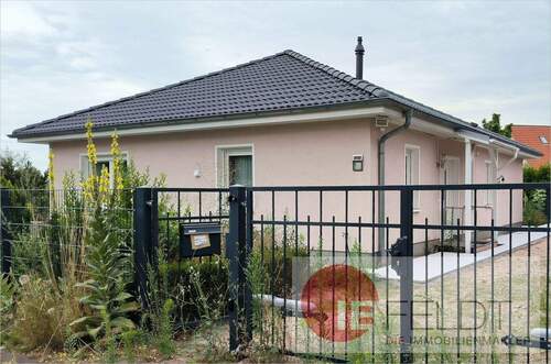 Eingangsbereich - Komfortabel & altersgerecht: Modernisierter Bungalow mit Terrasse und Garage