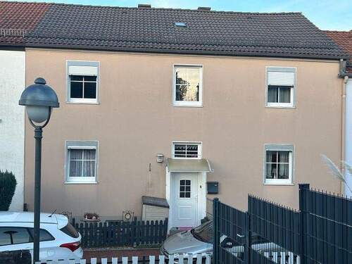 1.jpeg - Großzügiges Reihenmittelhaus mit Carport und Veranda in ruhiger Lage von Lüdenscheid (TinsbergKluse…)