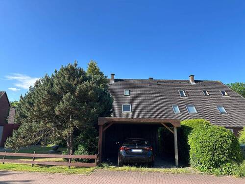 Carport/Geräteschuppen vor Eingang - 4 Zimmer Reihenmittelhaus zum Kaufen in Sankt Peter-Ording