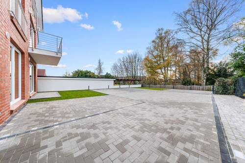 Hof mit Stellplätzen - 2 Zimmer Etagenwohnung in Itzehoe