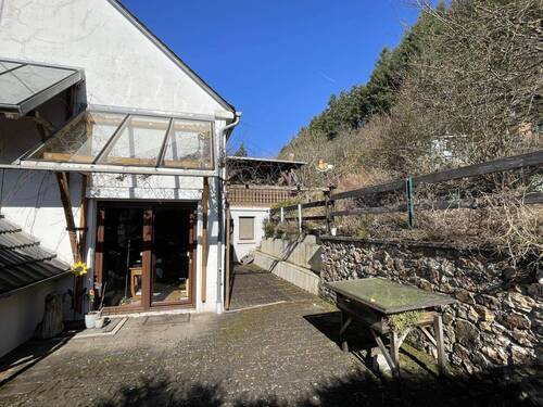 Gartenansicht seitlich - 7 Zimmer Einfamilienhaus zum Kaufen in Horath