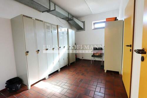 M0877 EG - Umkleide Damen - 