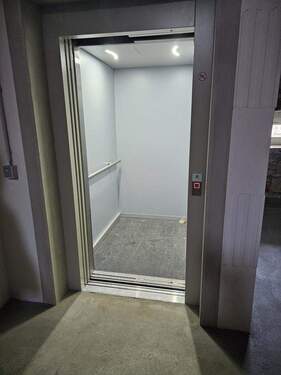 Aufzug - Halle in Dresden