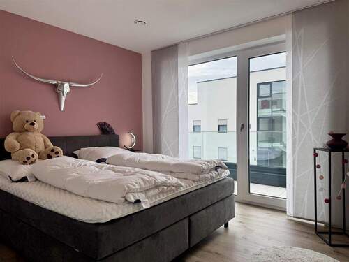 Schlafzimmer 1 mit Balkonzugang - 