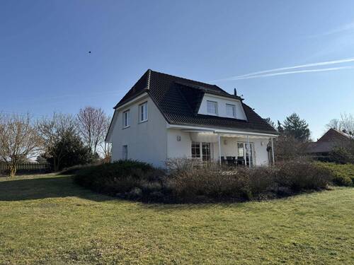 Seitenansicht vom Garten - 4 Zimmer Einfamilienhaus in Dömitz