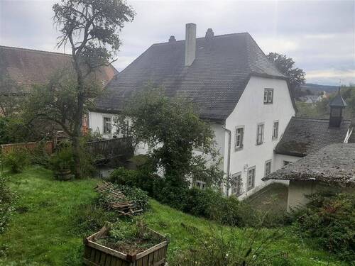 Außenansicht - *Einzigartiges Juwel* Stilvolles Pfarrhaus mit traumhaftem Garten