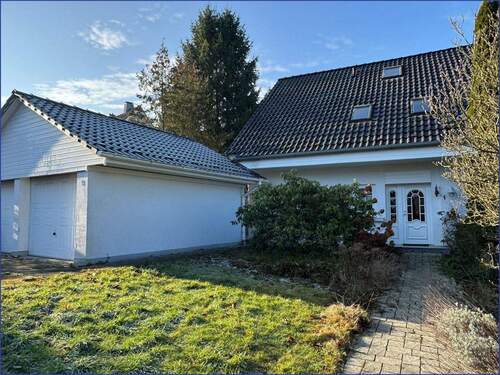 Bild 1 - Wohntraum im Grünen - Großzügige Doppelhaushälfte mit Wintergarten im Essener-Süden!