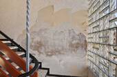 Treppenhaus, behobener Wasserschaden - 