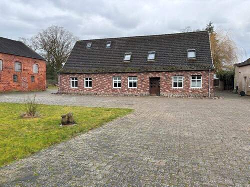 Ansicht Haus - Sanierte Resthofstelle mit Einfamilienhaus, Stall und Scheune auf großzügigem Grundstück in Karstädt