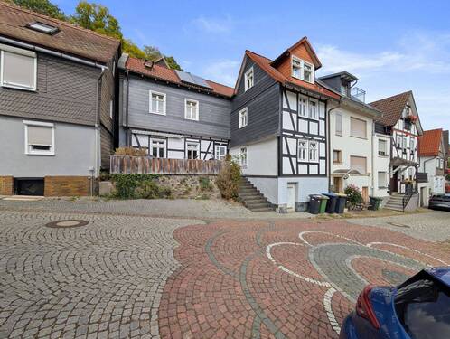 Titelbild - Werz Immobilien - Charmantes Fachwerkhaus mit modernem Wohnkomfort im Herzen von Biedenkopf