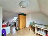 Zimmer im Dachgeschoss - 