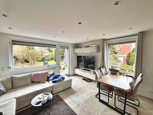 Wohn-/Essbereich mit Zugang zur Terrasse - 