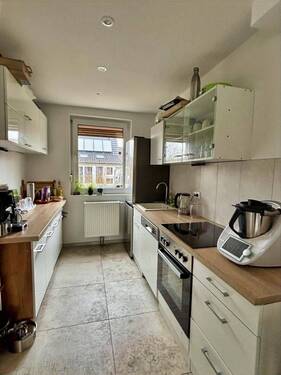 Küchenbereich im Erdgeschoss, welcher offen gehalten mit dem Wohn Essbereich ist - 