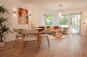Wohn-und Esszimmer - Provisionsfrei! Renovierte 2-Zimmer-Wohnung mit Balkon, TG-Stellplatz & Kellerabteil
