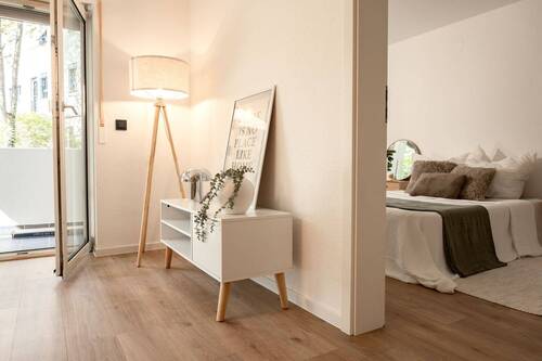 Wohnzimmer und Schlafzimmer - 2 Zimmer Etagenwohnung zum Kaufen in Schorndorf