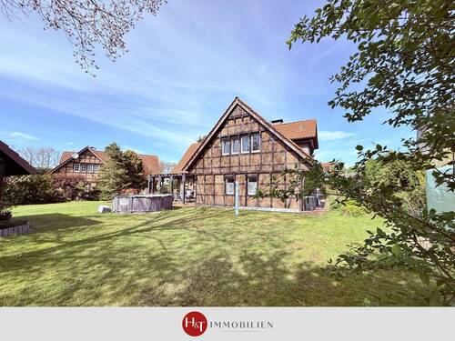 H&T Immobilien - Einfamilienhaus in Stuhr - Großzügiges Wohnen im charmanten Fachwerkhaus