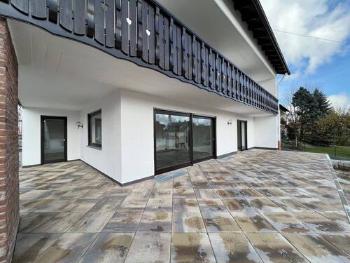 Terrasse - Großzügige EG-Wohnung mit großer Terrasse, Garten und Garage