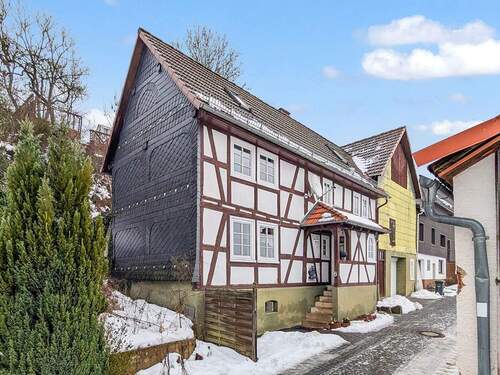 Titelbild - Werz Immobilien - Liebevoll gepflegtes Fachwerkhaus mit modernem Wohnkomfort in ländlicher Idylle