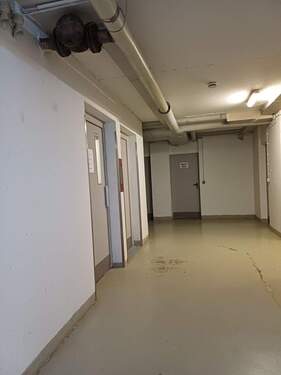 Zugang auch über Eingang KG zum Aufzug möglich - 