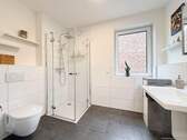 Tageslicht- Badezimmer mit Dusche - 