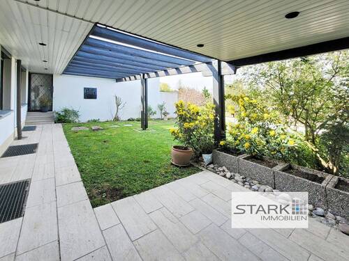 Terrasse mit Grün.jpg - 