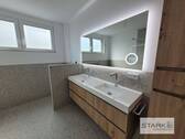 Badezimmer mit Einrichtung.jpg - 