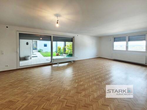 Wohnbereich Terrassenzugang.jpg - 4 Zimmer Etagenwohnung in Würzburg