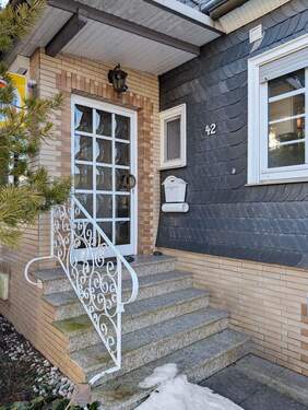 Eingang - Werz Immobilien - 4 Zimmer Doppelhaushälfte zum Kaufen in Bad Laasphe