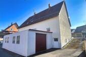 Rück-/Seitenansicht mit Zufahrt zur Doppelgarage (UG) - Einfamilienhaus mit 173,00 m&sup2; in Böttingen zum Kaufen