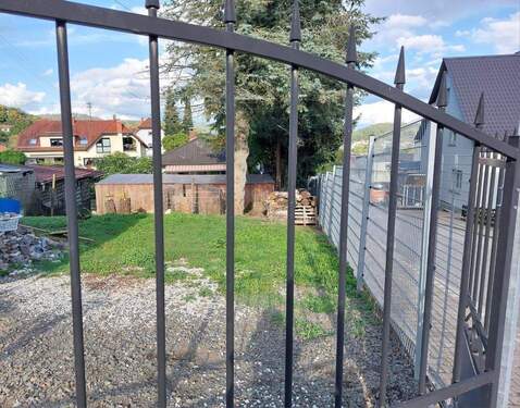 zusätzliche Toreinfahrt auf der Rückseite - 