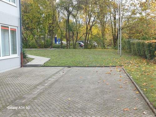 Außen Rasenfläche - Halle in Eisenach zur Miete