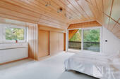 Großzügiges Schlafzimmer mit Loggia - 