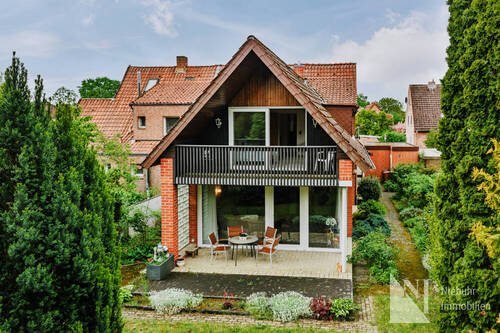 Attraktive Gartenansicht mit Terrasse + Loggia - Doppelhaushälfte mit 200,00 m&sup2; in Lüneburg zum Kaufen