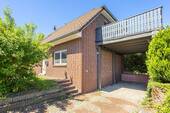 Hausansicht mit Carport - Einfamilienhaus mit 136,30 m&sup2; in Möser zum Kaufen