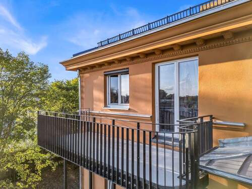 drohne (5).jpg - *** Hier wartet ein traumhaftes Penthouse zum Wohnen erweckt zu werden *** Der Schloßpark ist schon da !!!