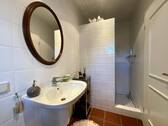 Gäste-WC mit Dusche - 