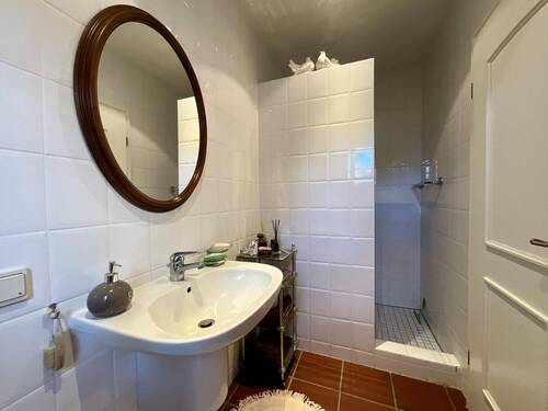 Gäste-WC mit Dusche - 