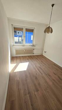 Wohnzimmer - 2 Zimmer Etagenwohnung zur Miete in Duisburg