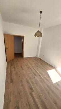 Wohnzimmer - 2 Zimmer Etagenwohnung in Duisburg