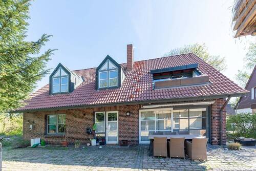 Terrasse Erdgeschosswohnung - 8 Zimmer Einfamilienhaus zum Kaufen in Kiel