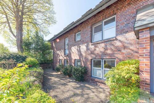Haus Seitenansicht - 8 Zimmer Einfamilienhaus in Kiel