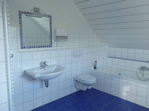 OG: Bad (Wanne, Dusche, WC) - 