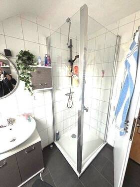 Bad mit Dusche im OG - 
