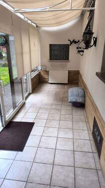 Hauszugangsbereich Windfang Wintergarten - 8 Zimmer Einfamilienhaus in Bischofsheim