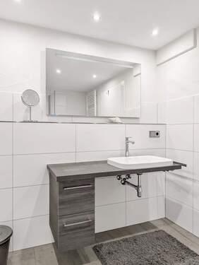 Einliegerwohnung Badezimmer - Werz Immobilien - 